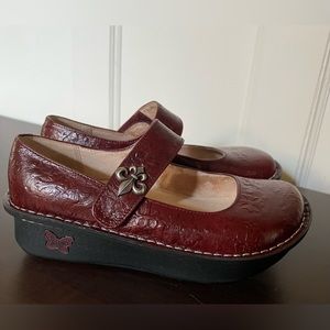 Algeria red leather Mary Jane’s with Velcro closure, EU size 35, US size 5-5.5